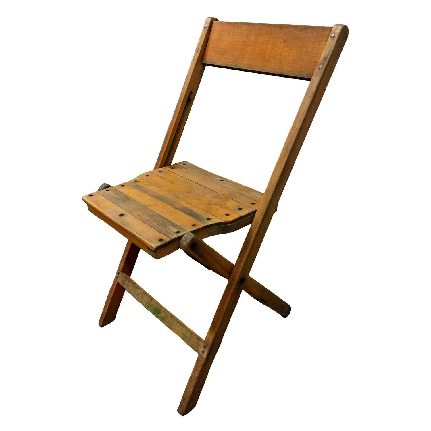 Окрашенный деревянный раскладной стул