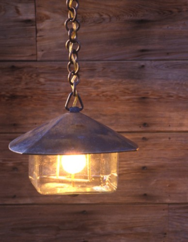 Chain hanging lamps for attractive model home decorating