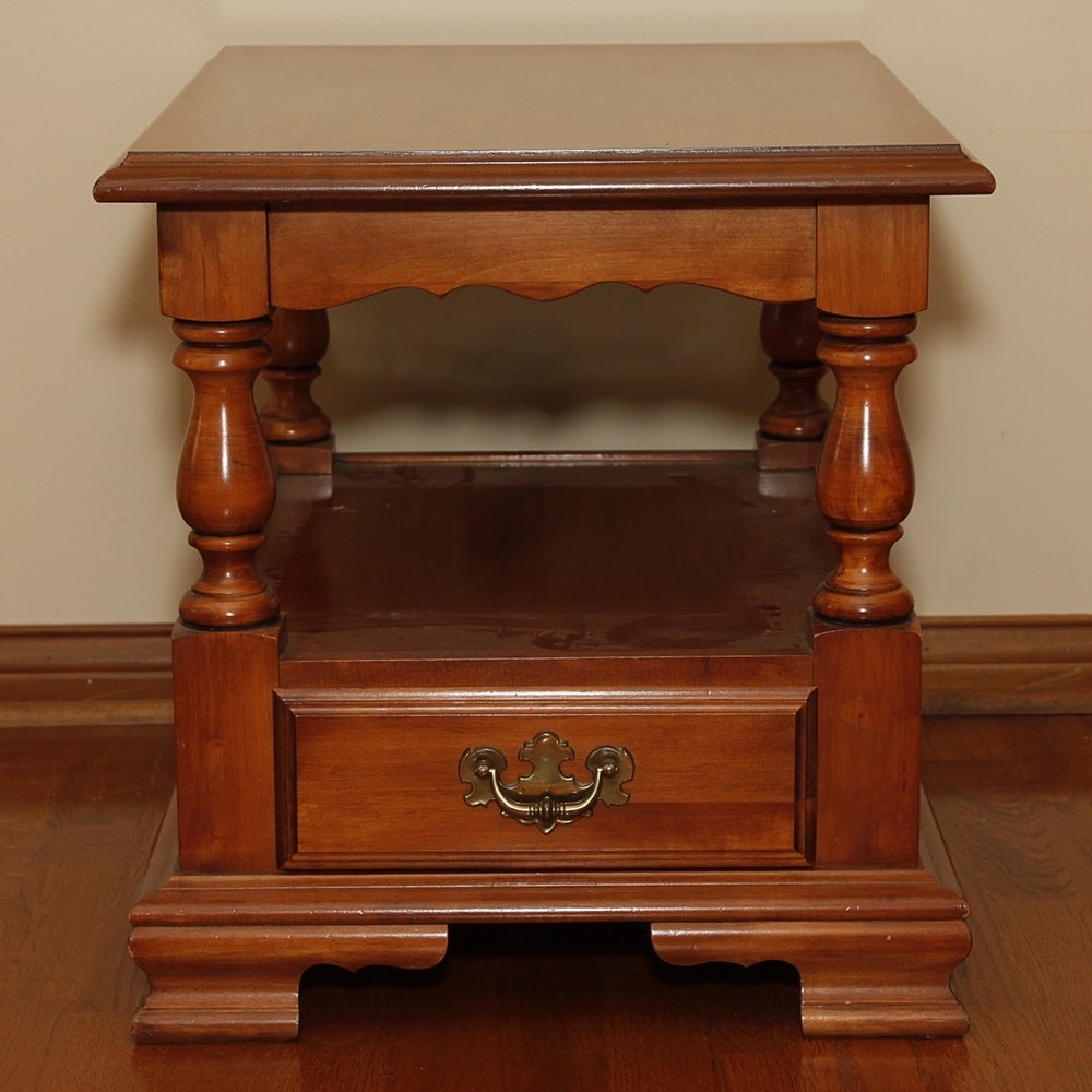 Vintage early american style maple end table by tell city
