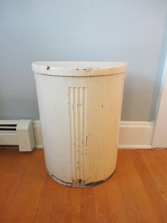 Vintage metal clothes hamper with hinged lid by coleuscottage
