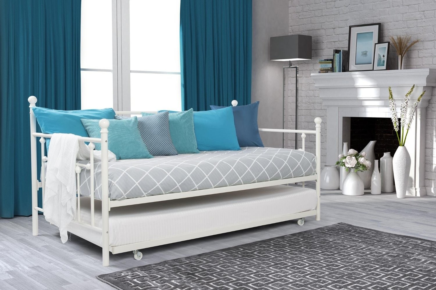 White metal frame daybed with trundle roll out pop up