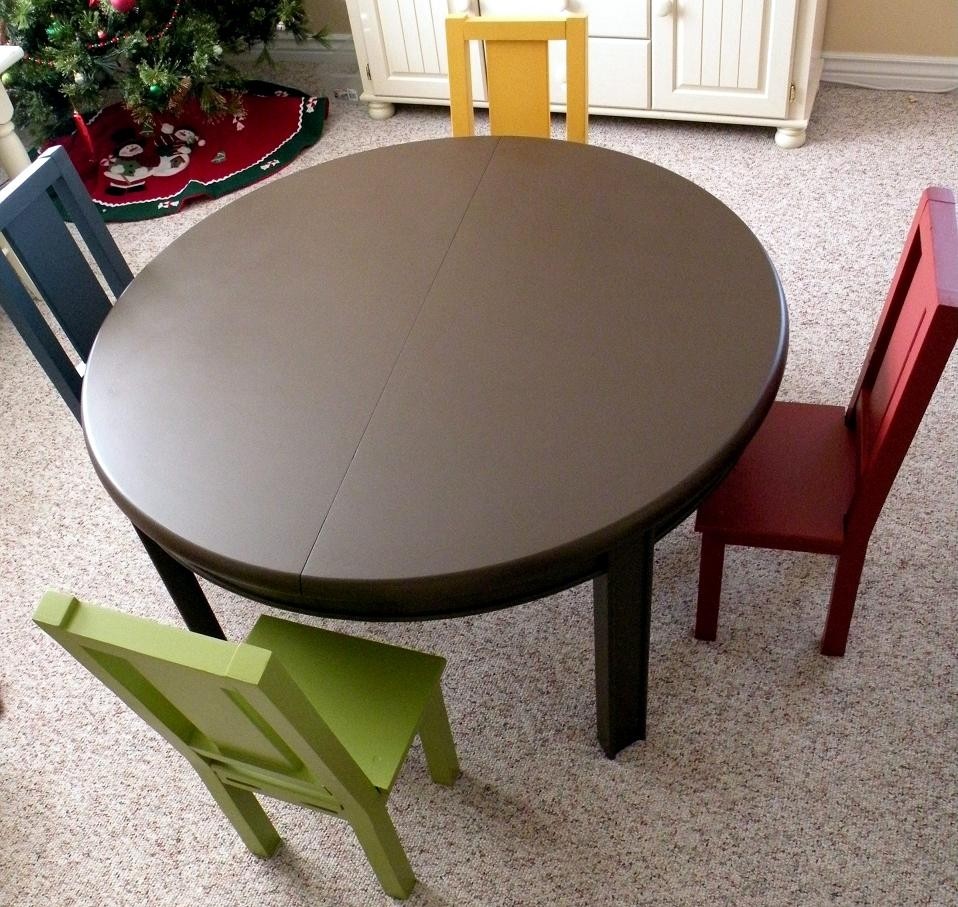 Aged to perfection 5 pc solid wood kids round table