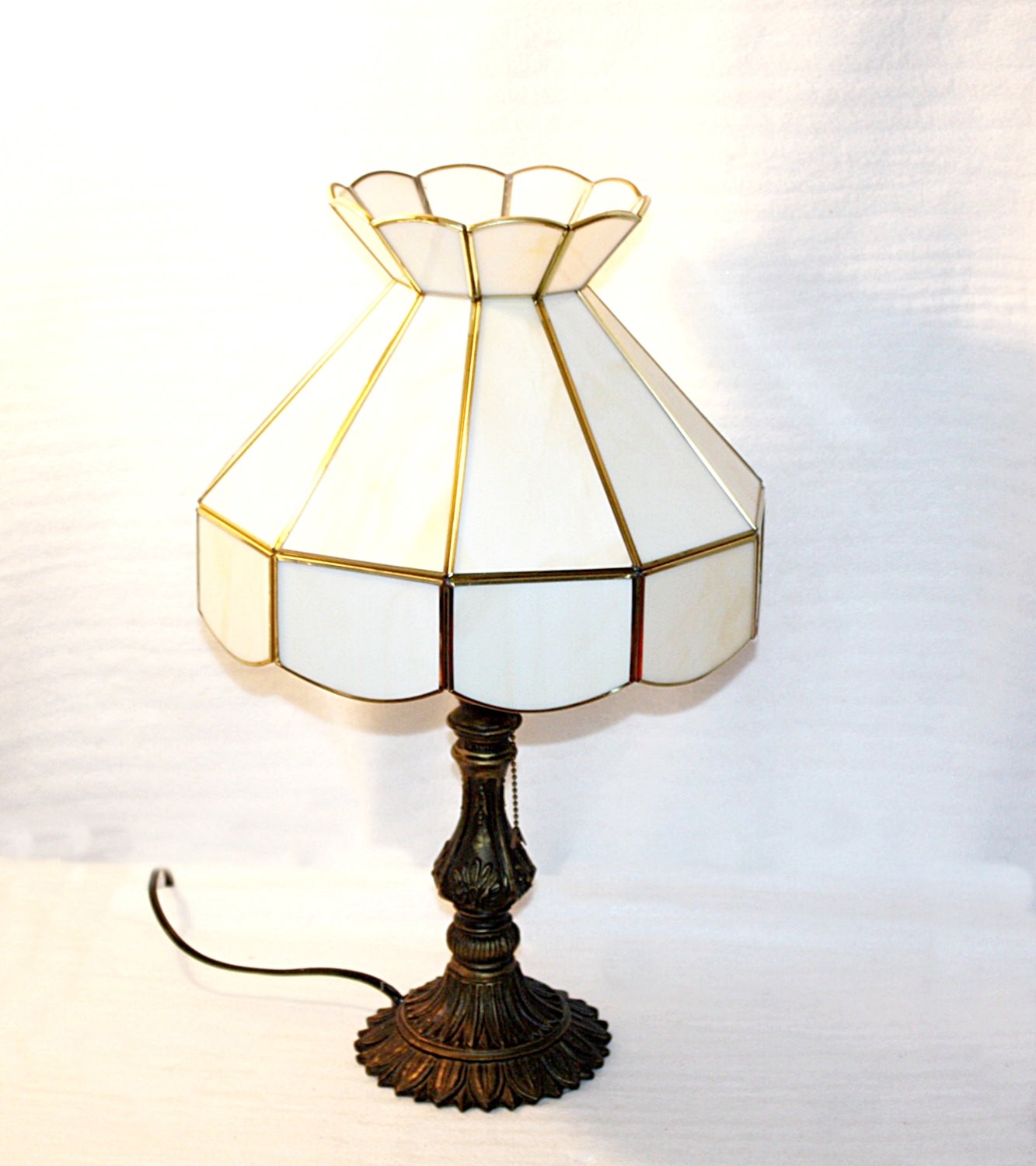 Vintage slag glass shaded table lamp shade is by