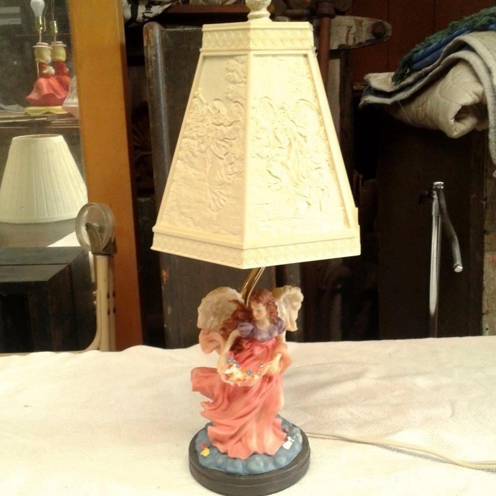 Angel table lamp with 6 panel lithophane style shade