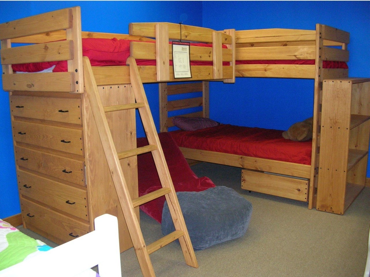 How creative and smart l shaped triple bunk beds 4