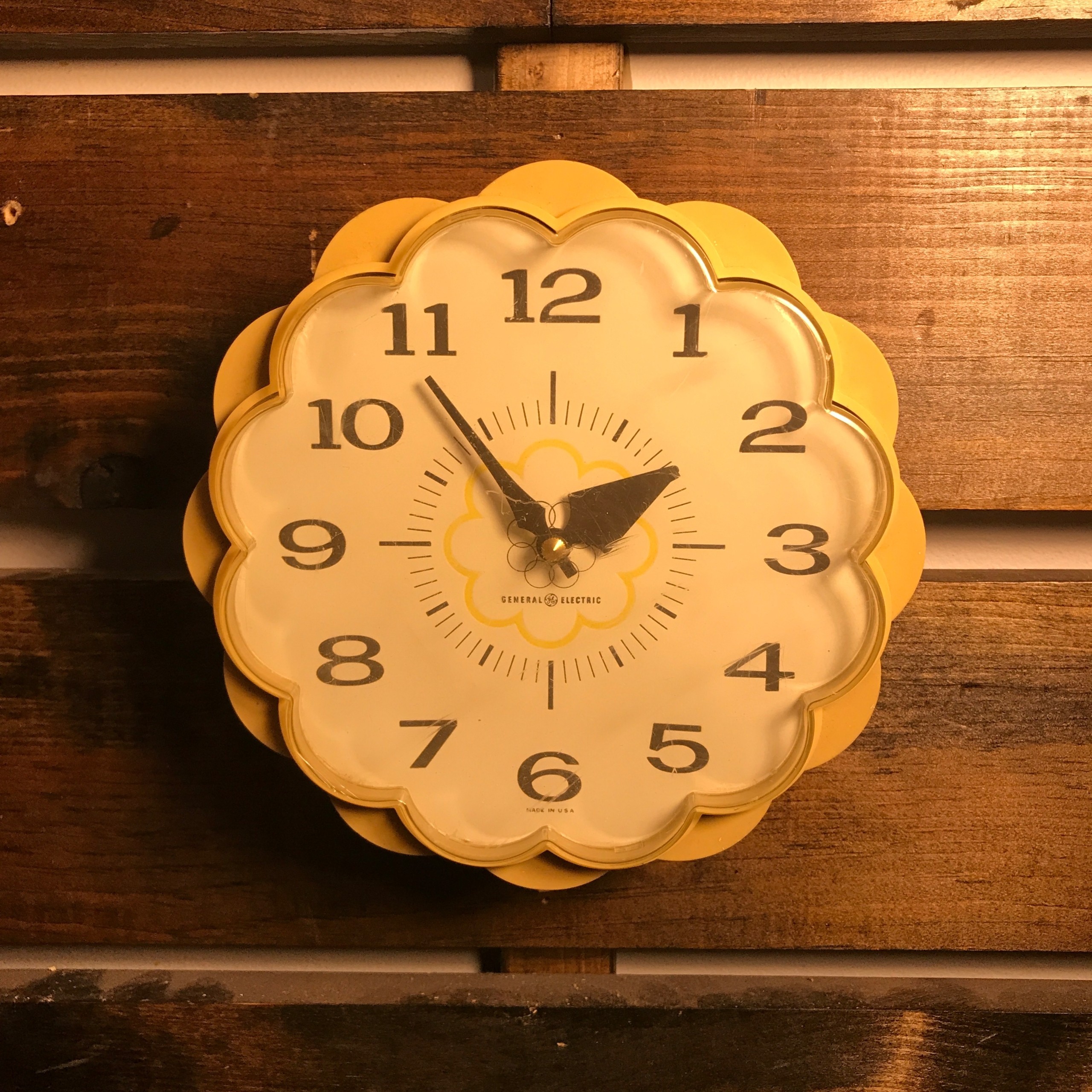 General electric mid century daisy wall clock usa