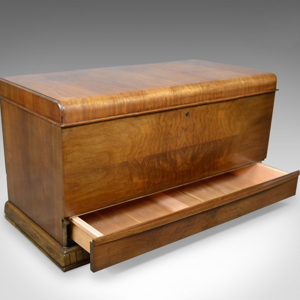 Vintage 30s canadian cedar storage trunk blanket chest