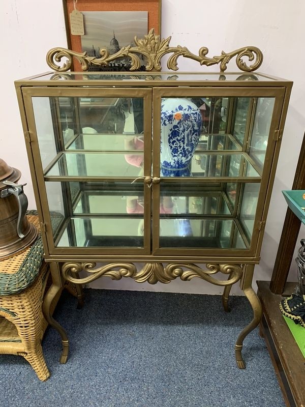 Gold metal curio cabinet for sale in n redngtn bch