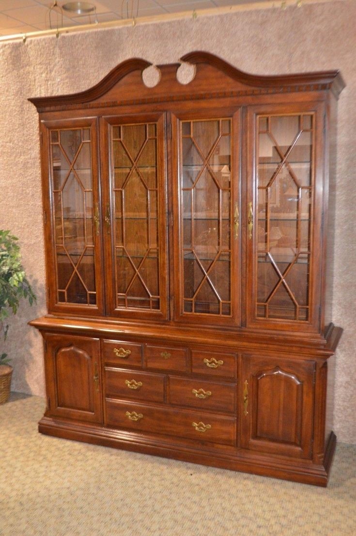 Large thomasville traditional style china cabinet 2 pc