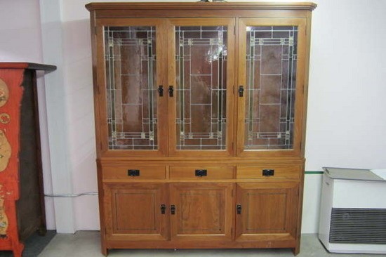 Stickley hutch buffet sideboard china cabinet stain glass