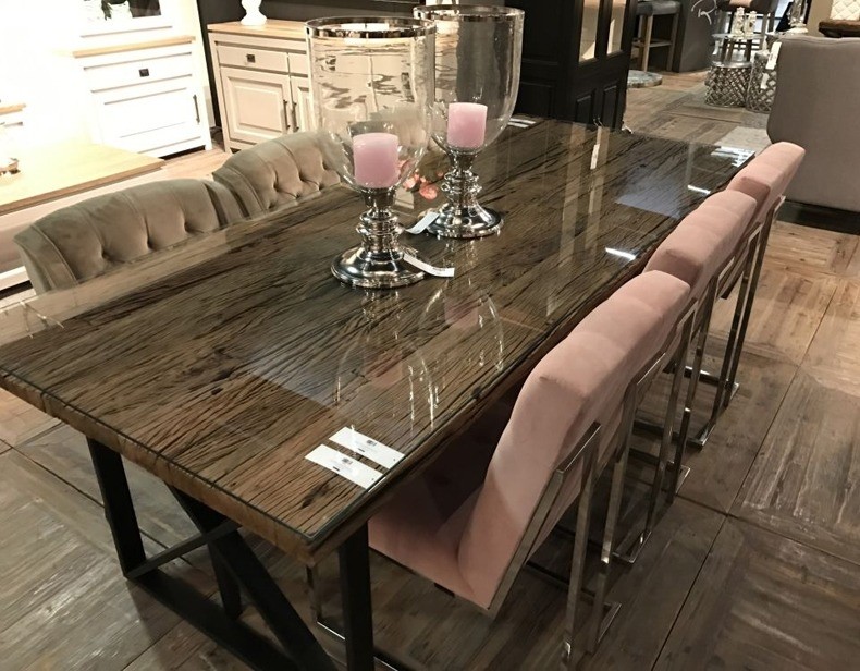 Tips for picking good modern dining table for your home