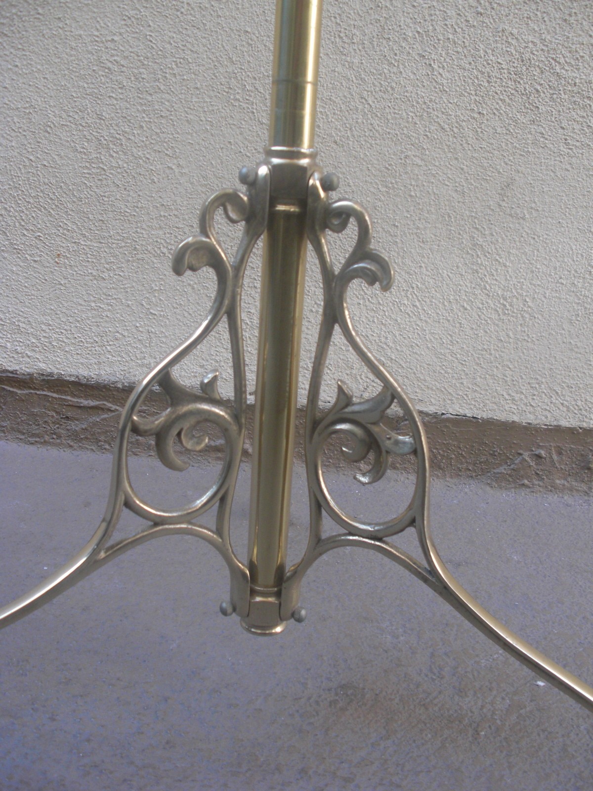 Vintage brass valet stand omero home 1