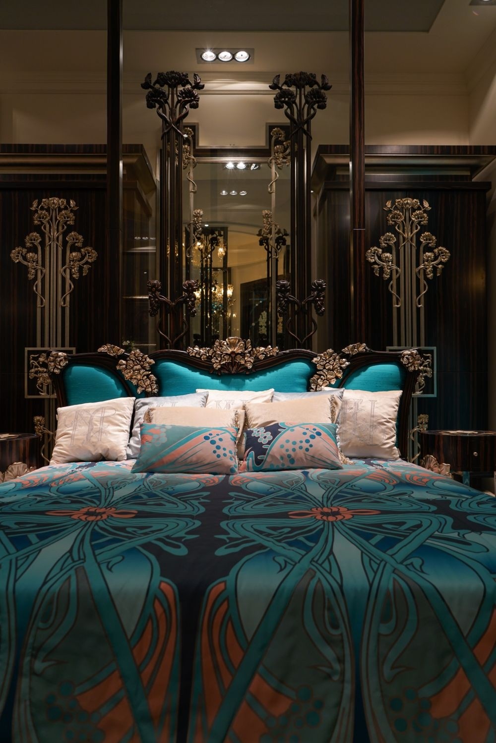 Baroque rococo style make for a luxury bedroom 4