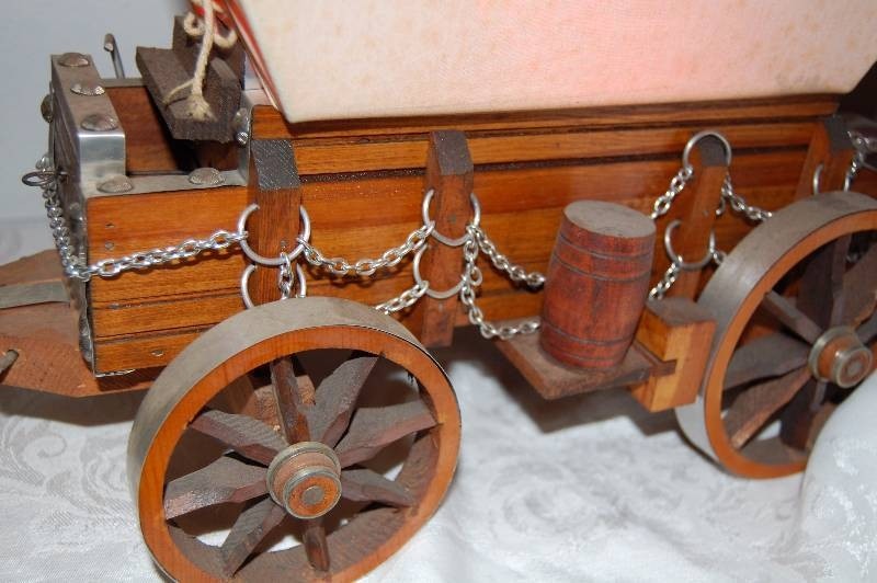 Covered wagon lamp and horses vintage and collectlbles 1