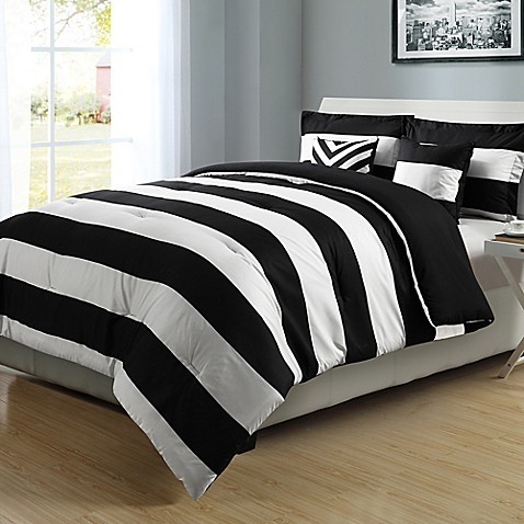 Graphic stripe reversible comforter set in black white