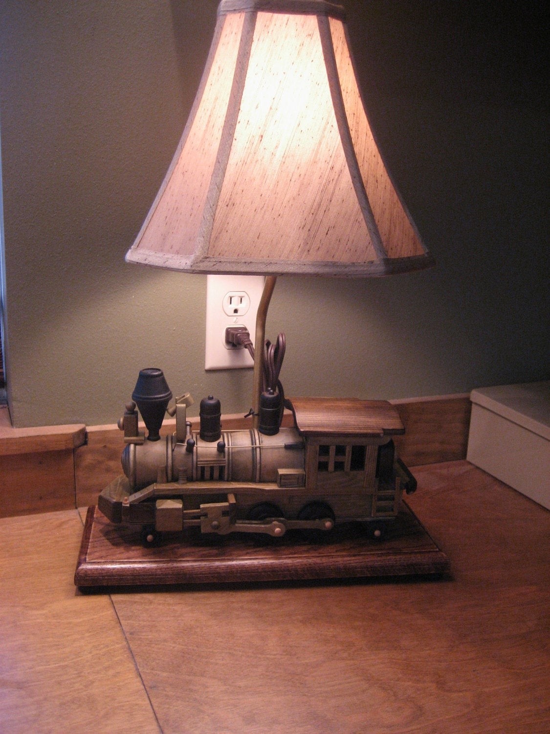 Quirky Retro Vintage Train Lamp Style Desk ClockHeight 29 cm 