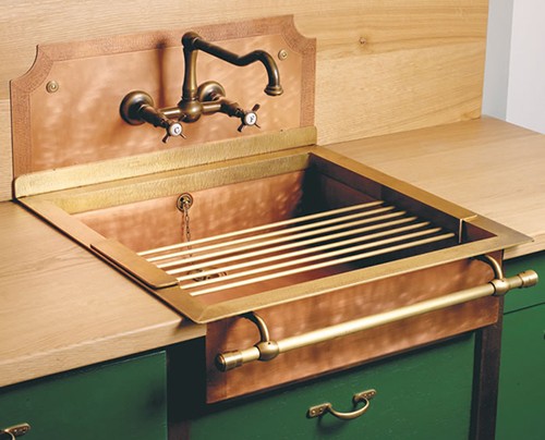 Stylish brass sinks with a retro look 1