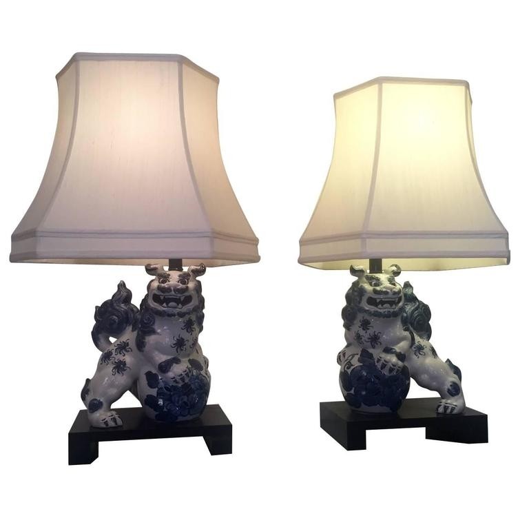 Pair of blue and white foo dog lamps at 1stdibs