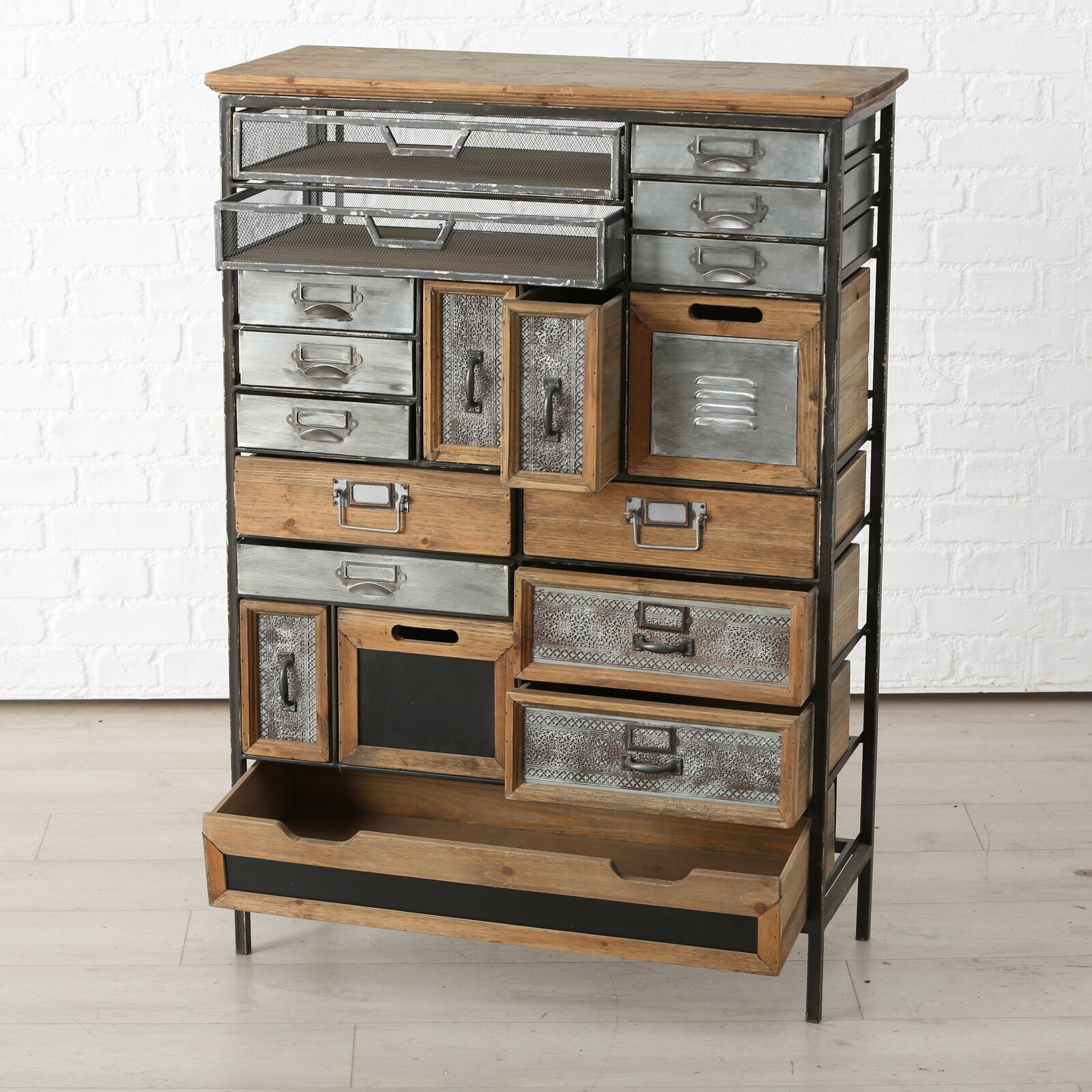 Cabinet with shallow drawers in different materials
