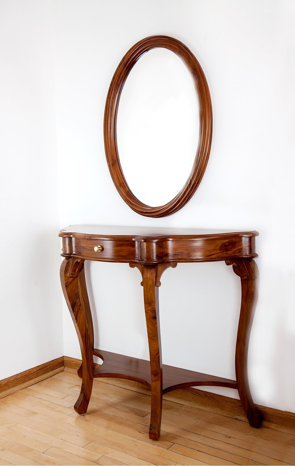 Console table with mirror in traditional style