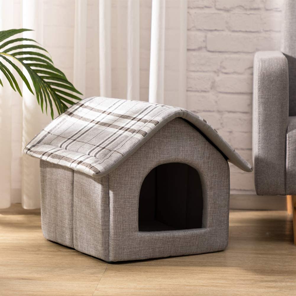 Cozy & traditional indoor dog house