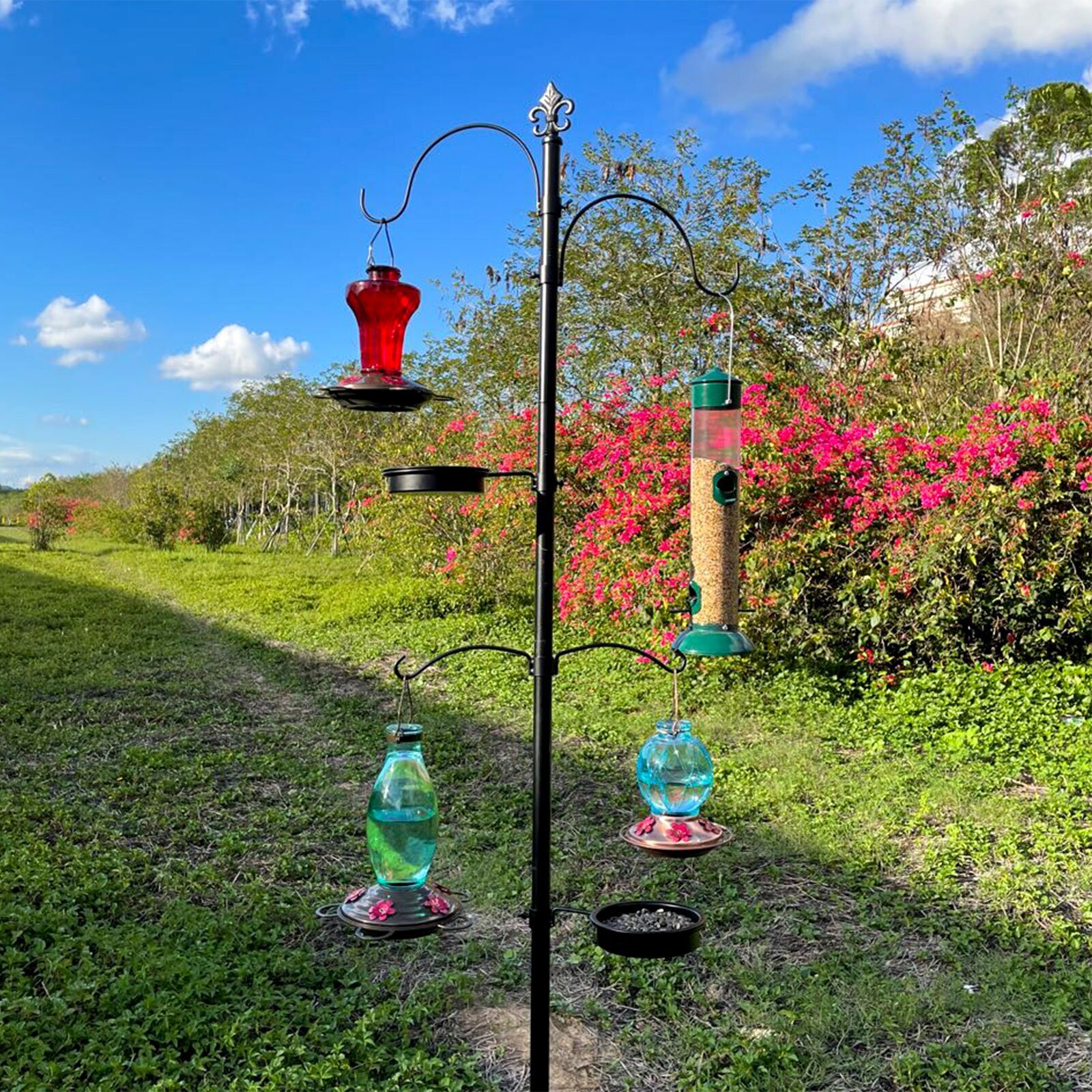 Decorating your bird feeding station