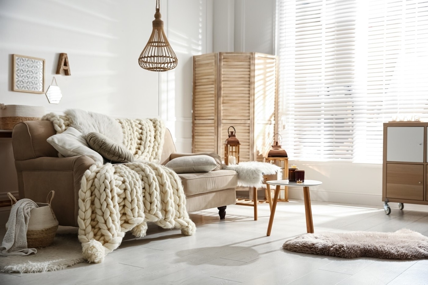 Knitted blanket and cushions