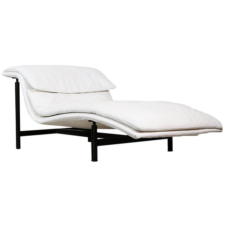 White leather wave chaise longue by giovanni offredi for