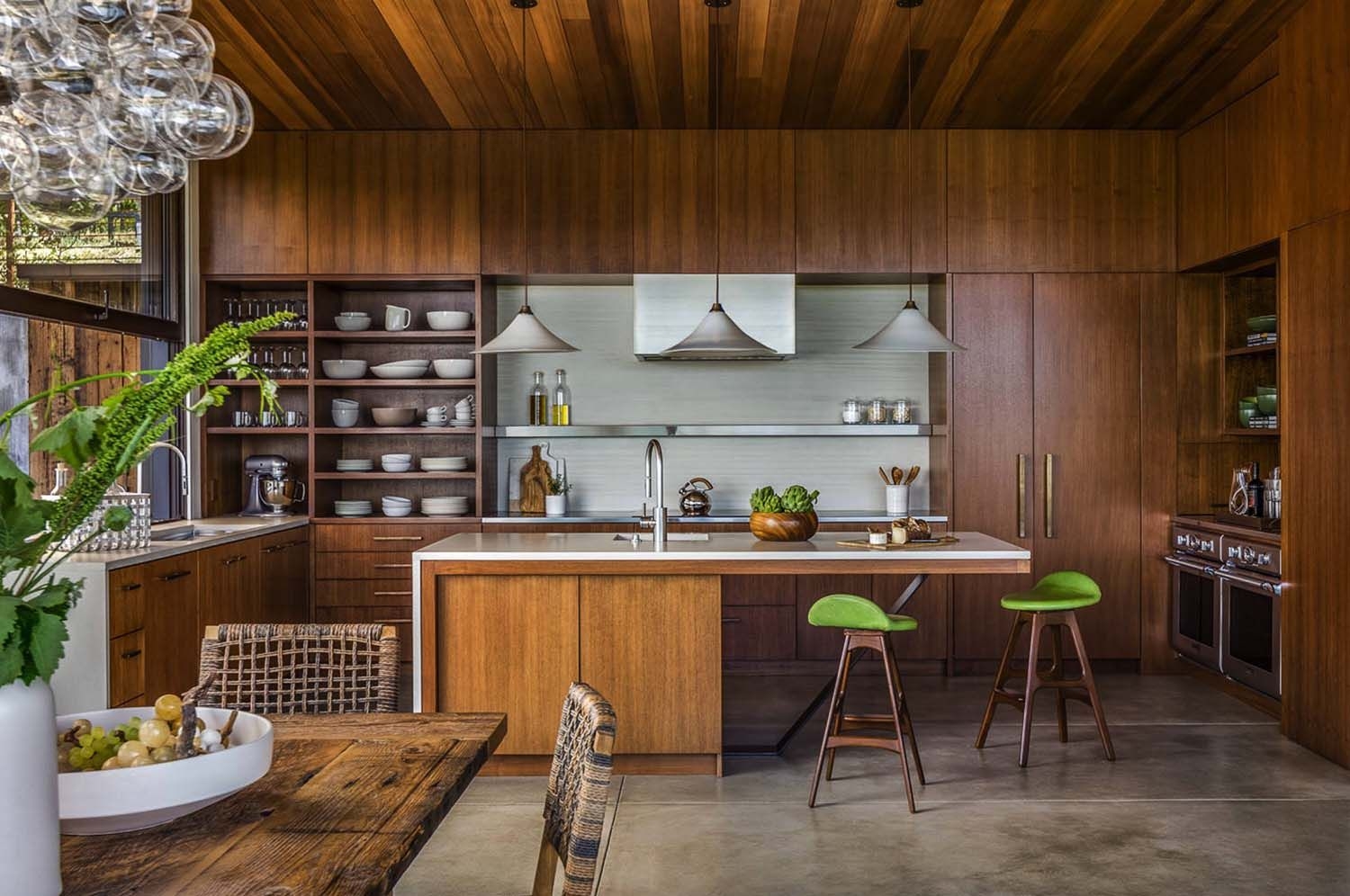 https://foter.com/photos/420/1-dark-wood-kitchen-with-green-accents.jpg