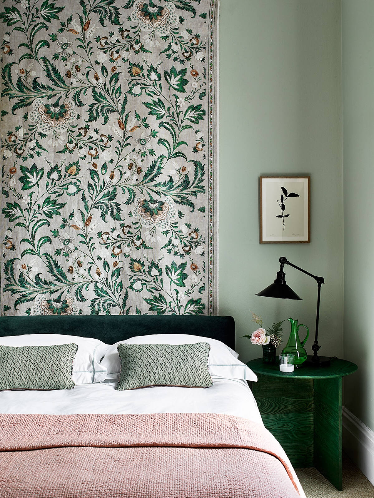 What Color Tone Down Green Walls? (7 Best Options to Soften Your Vibrant  Spaces) - roomdsign.com