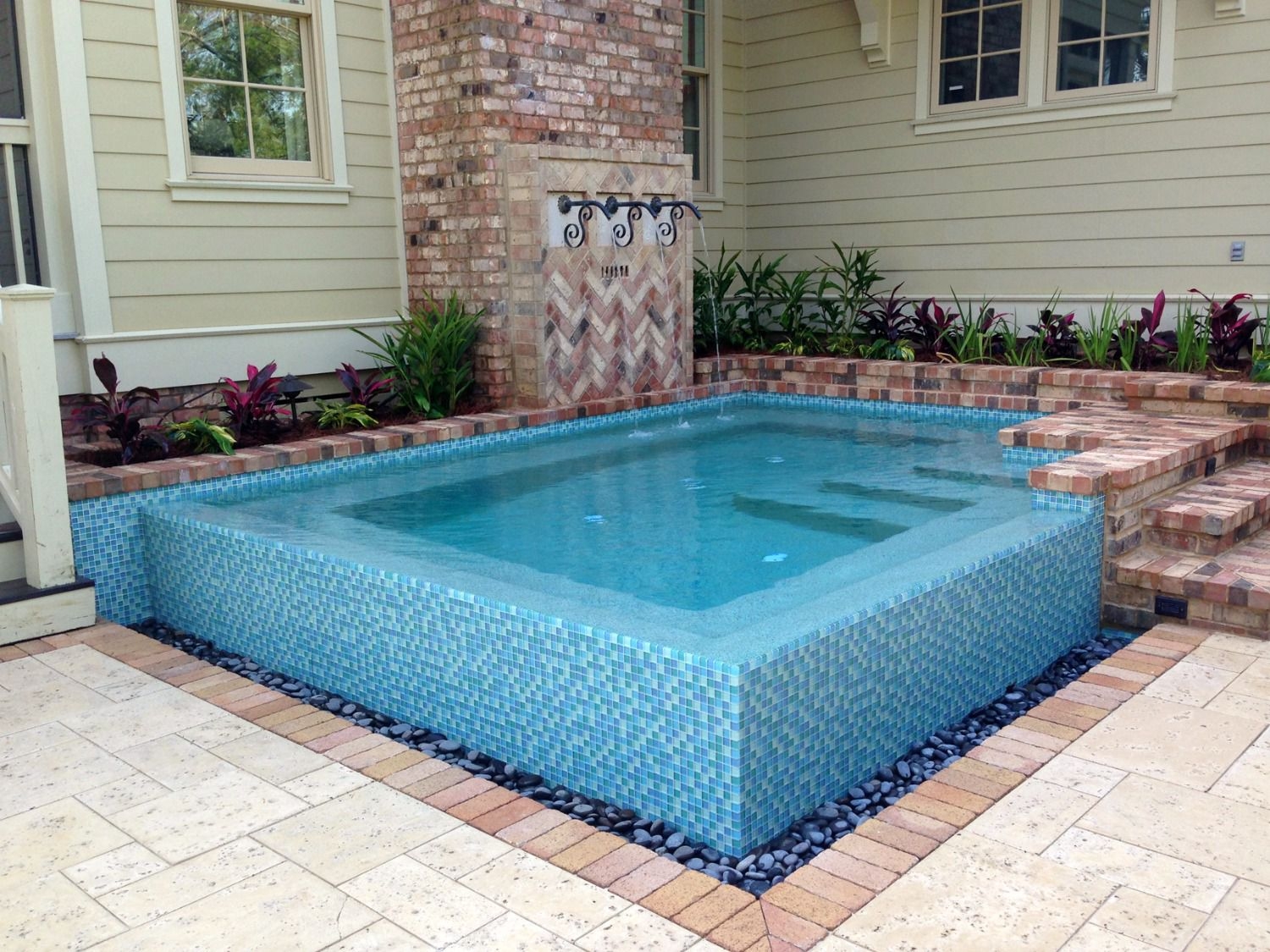 https://foter.com/photos/420/blue-pool-with-brown-tiles.jpg