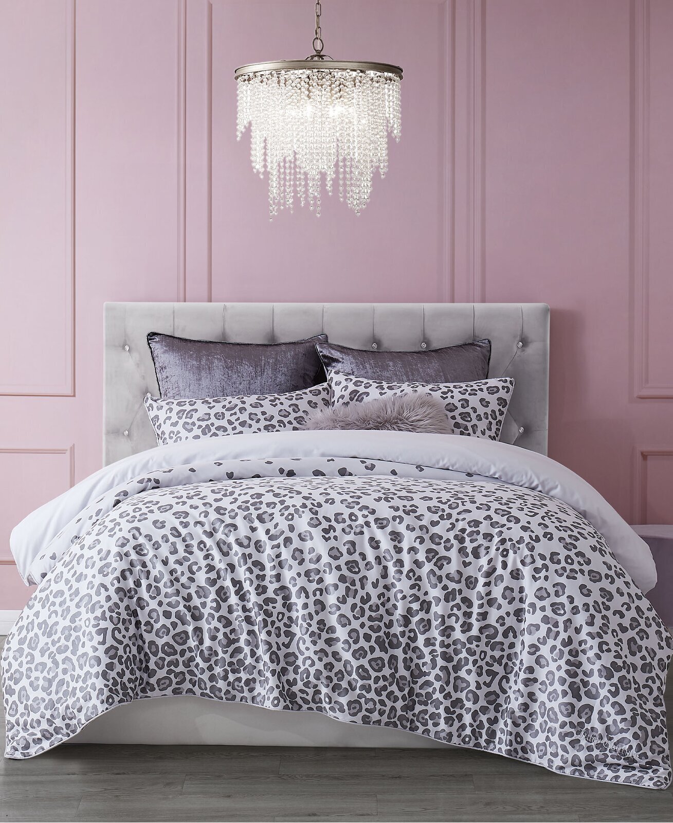 Elegant and Classy Leopard Bedspread