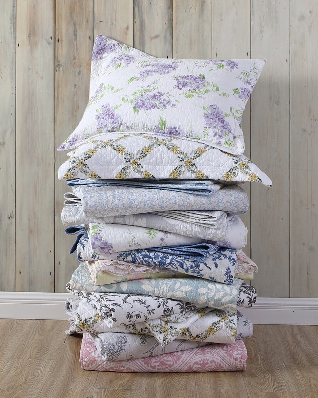 Gray Standard Cotton 136 TC Reversible Quilt Set