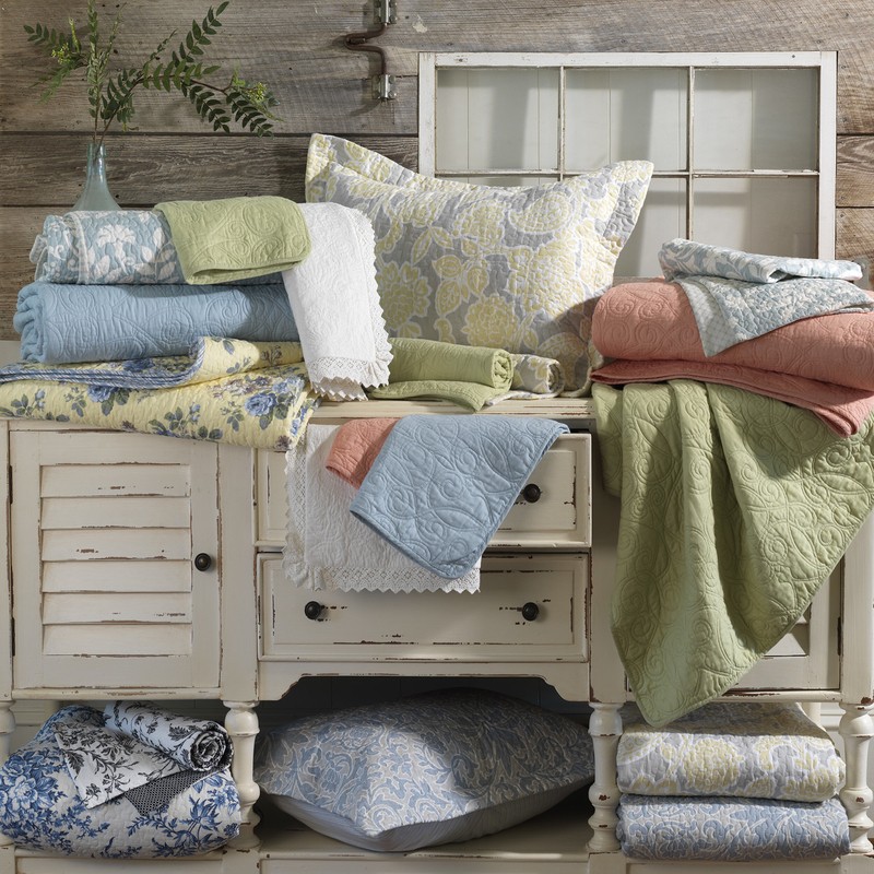 Gray Standard Cotton 136 TC Reversible Quilt Set