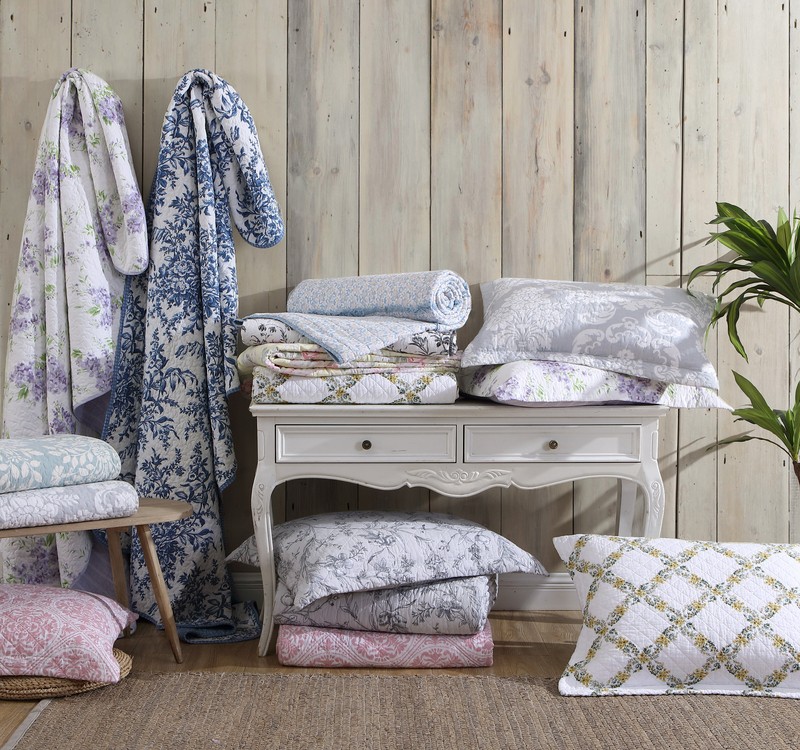 Gray Standard Cotton 136 TC Reversible Quilt Set