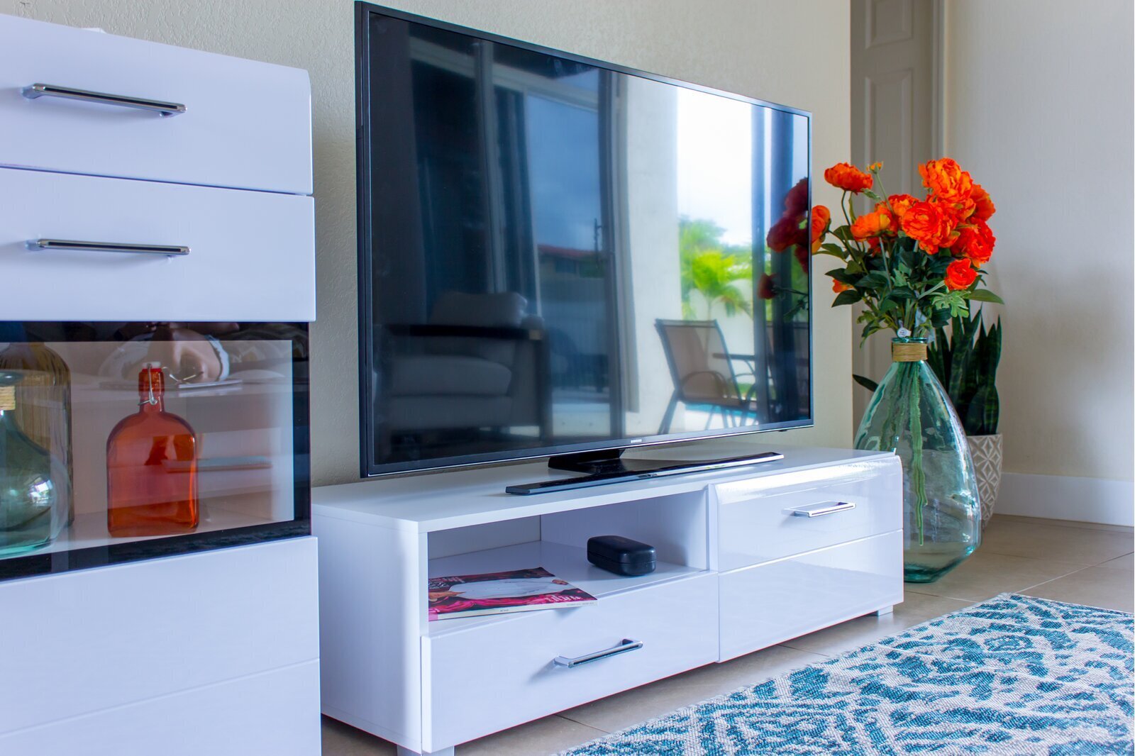 High Gloss White Contemporary TV Stand