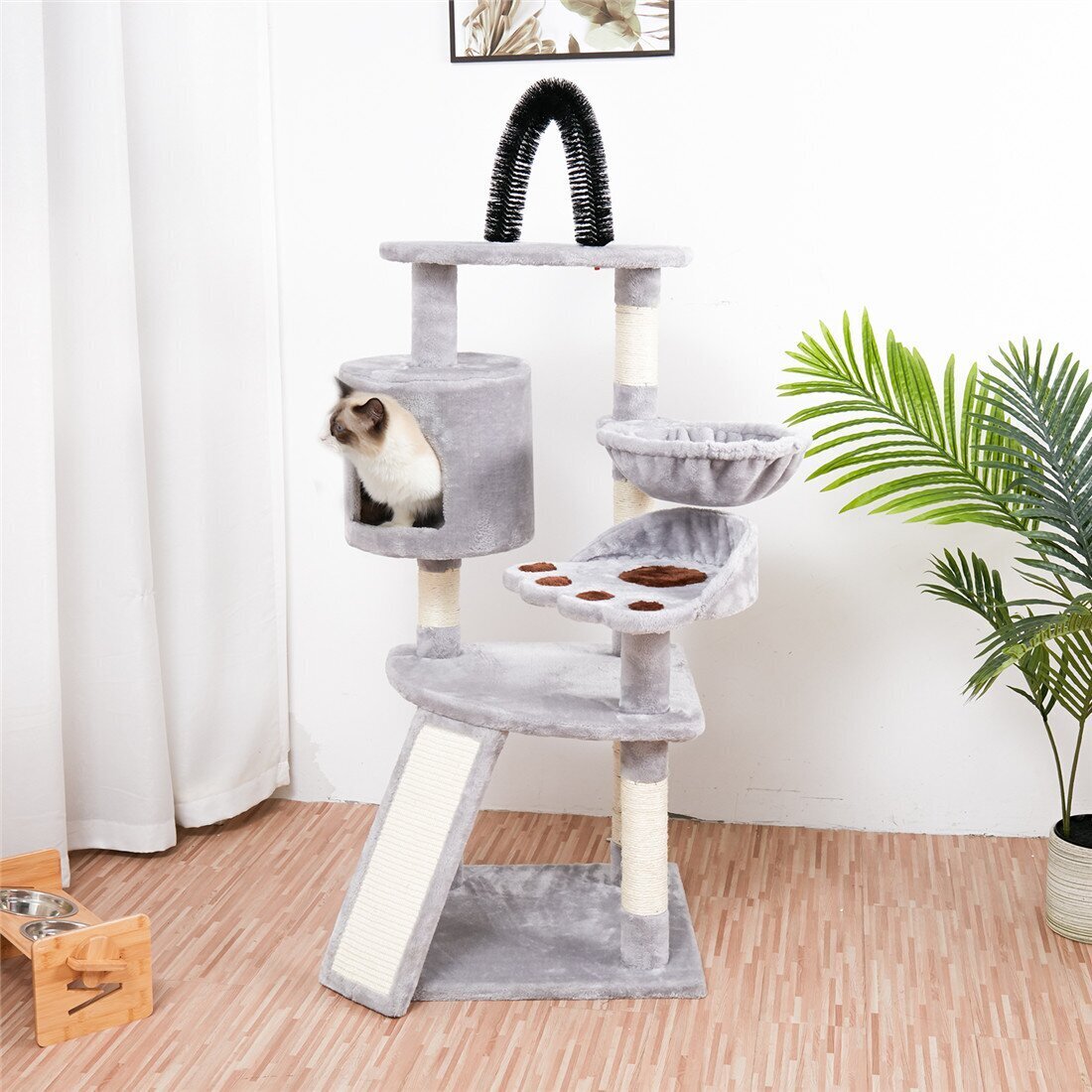 Luxurious Cat Tree With Groomer