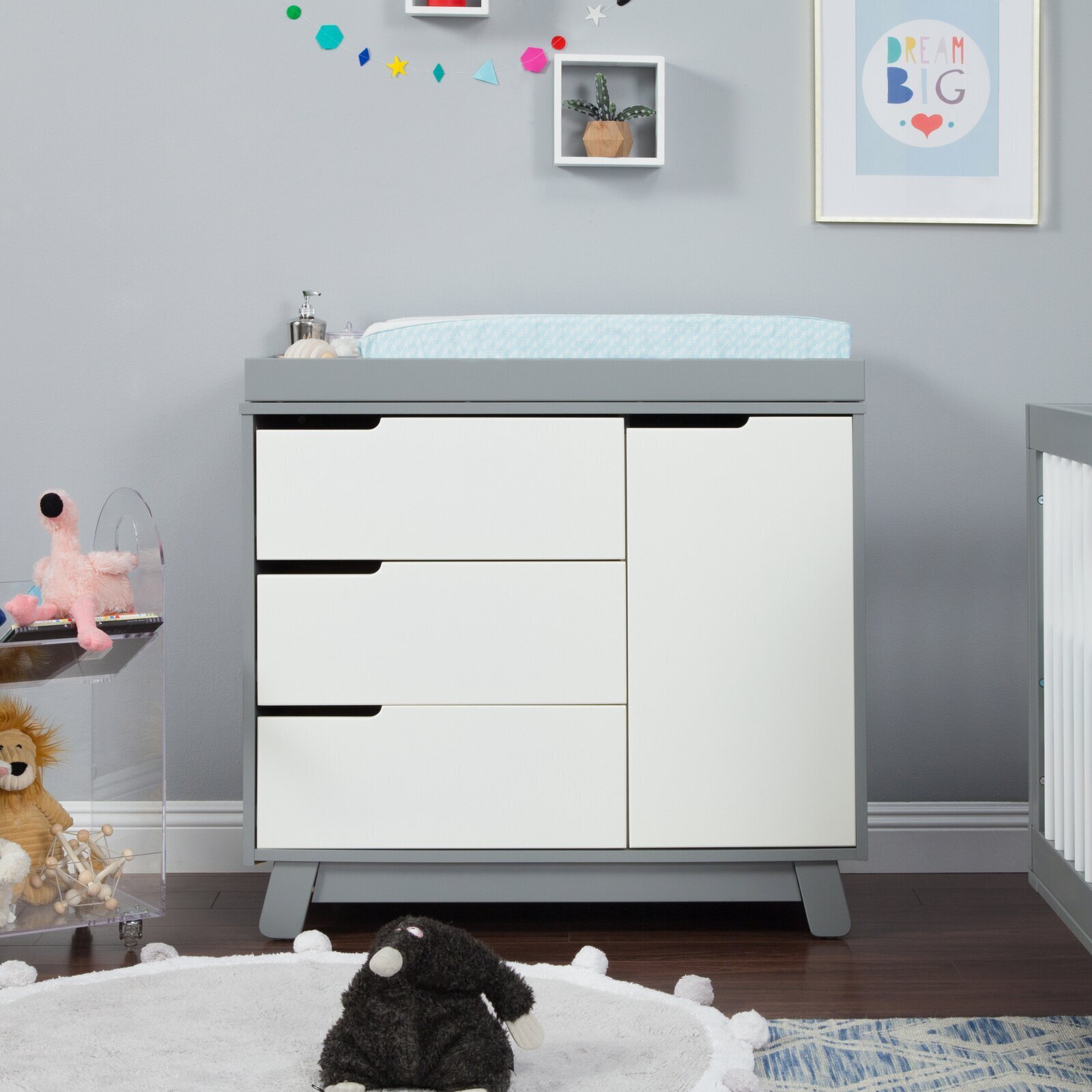 Minimalist Baby Changing Table With Drawers