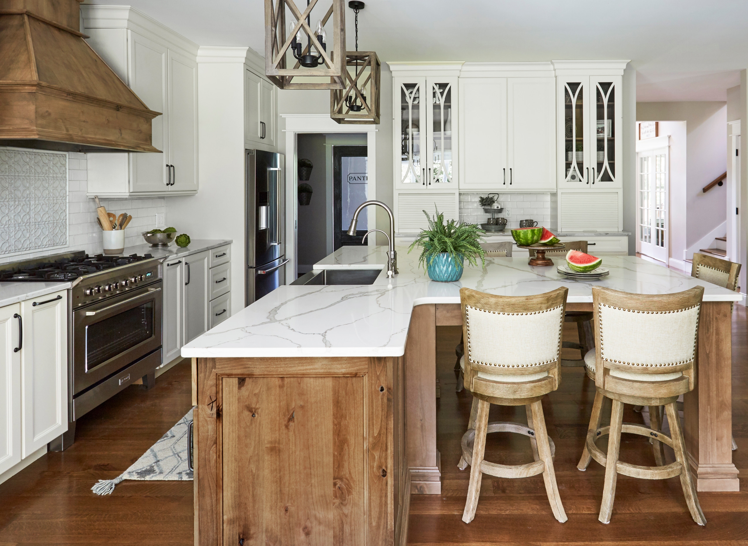 https://foter.com/photos/420/mostly-white-kitchen-with-natural-wood.jpg