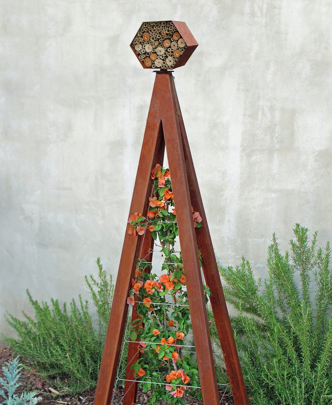 Otani Steel Obelisk Trellis