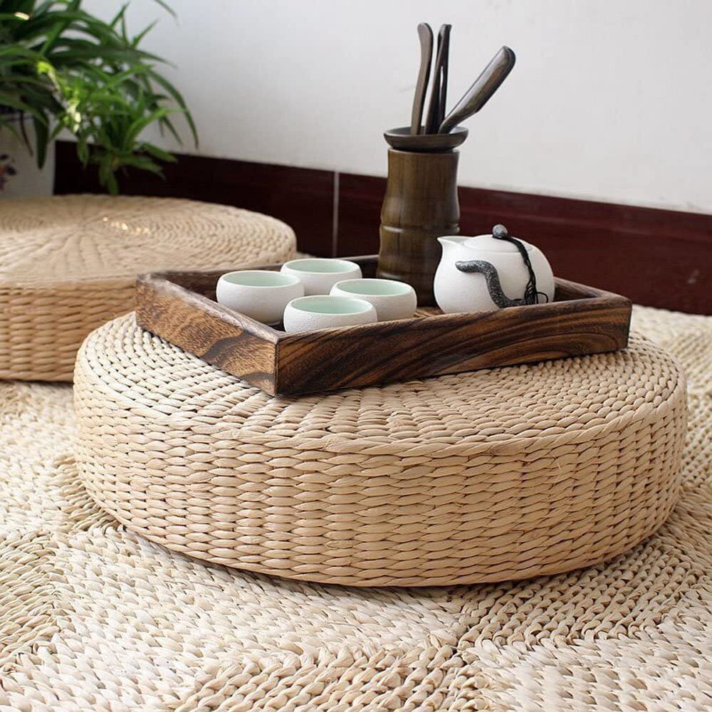 Outdoor floor cushions made of straw
