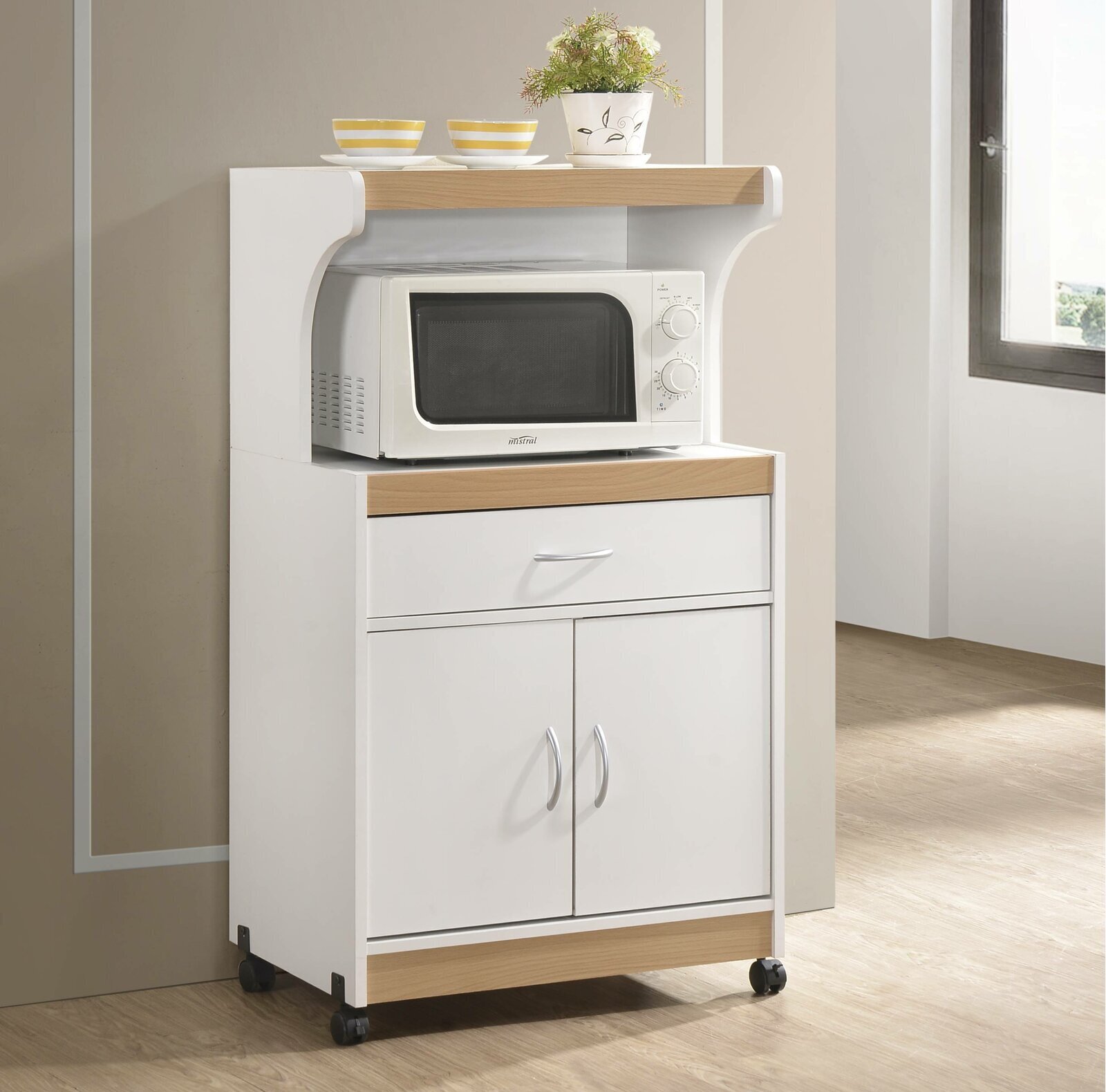 Portable kitchen unit with room for microwave