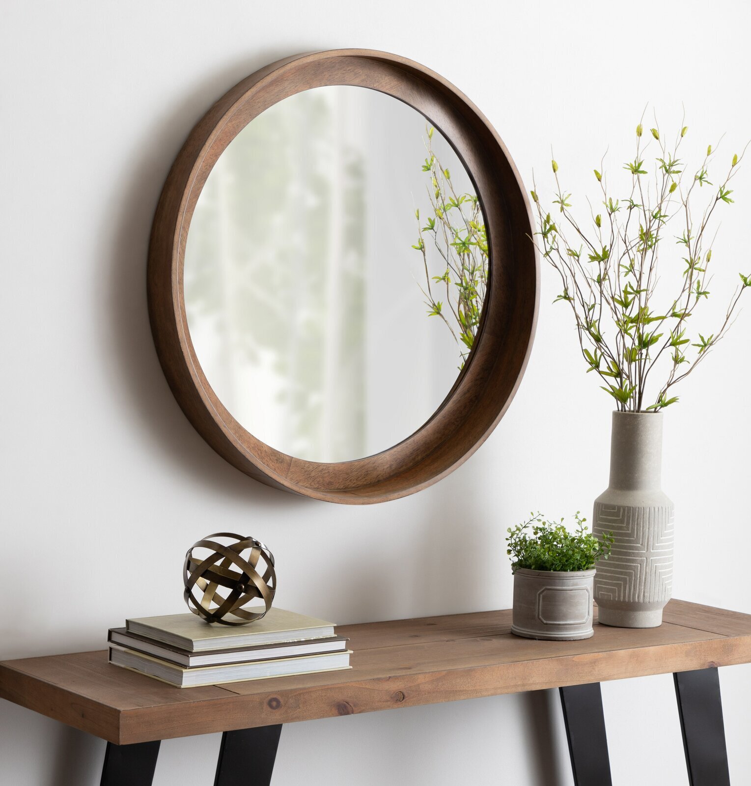 Round mirror frame made of wood