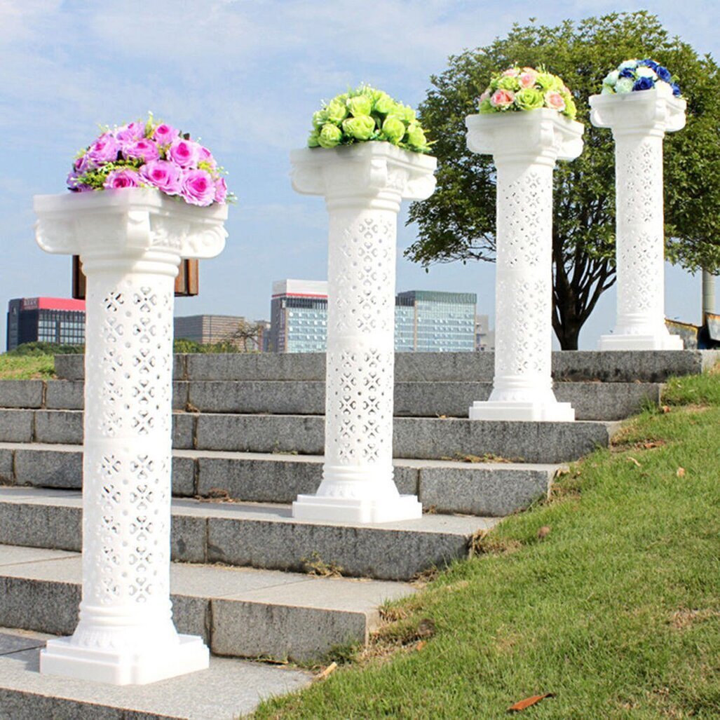 Set of two decorative pillars for plants