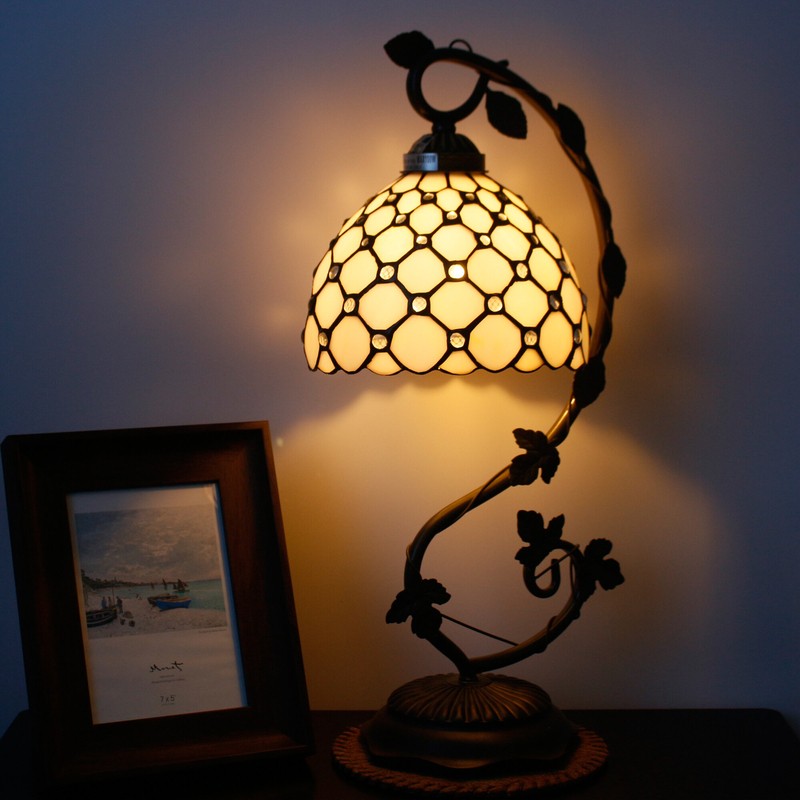 Tiffany Bankers Lamp W8H22 Inch Cream Stained Glass Table Desk Reading Light Crystal Pearl Bead Style Shade S005 World Menagerie LAMPS Living Room Bedroom Study Bookcase Coffee Bar Gifts