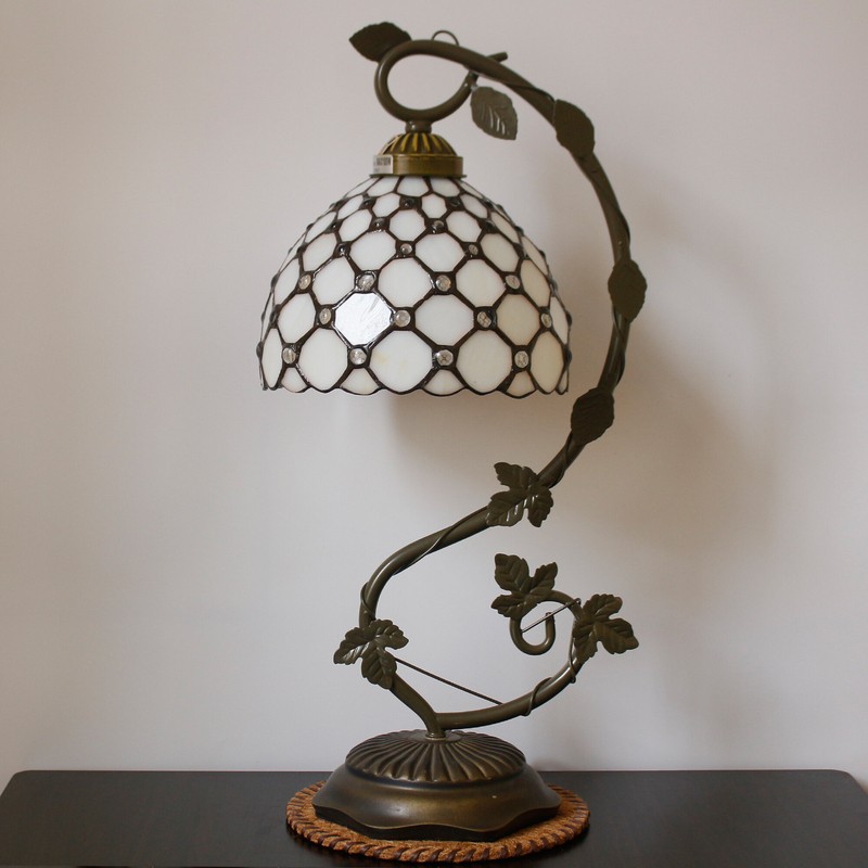 Tiffany Bankers Lamp W8H22 Inch Cream Stained Glass Table Desk Reading Light Crystal Pearl Bead Style Shade S005 World Menagerie LAMPS Living Room Bedroom Study Bookcase Coffee Bar Gifts