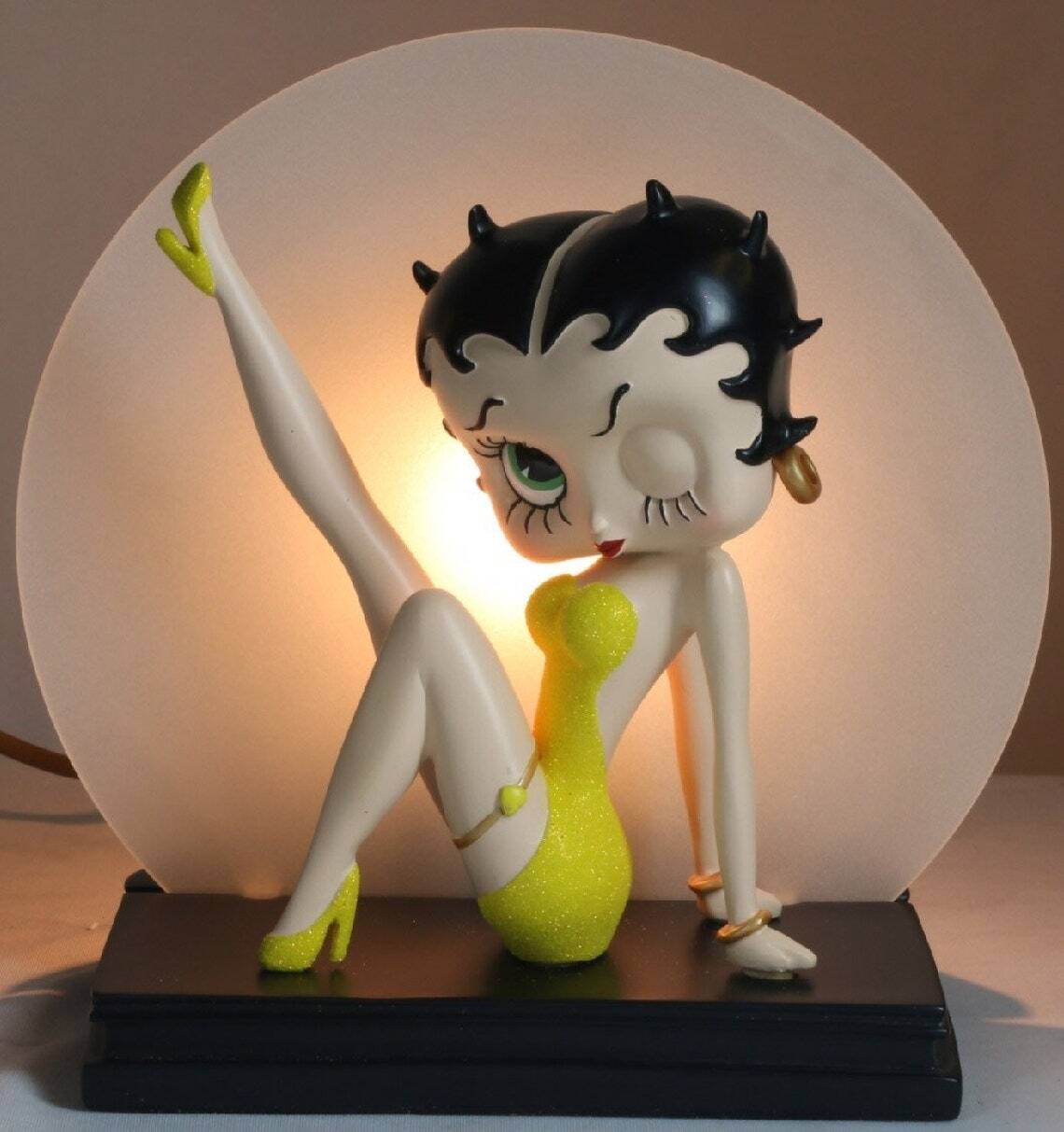 Betty Boop  Leg Up Light With Round Frosted Back Shade Black Red 