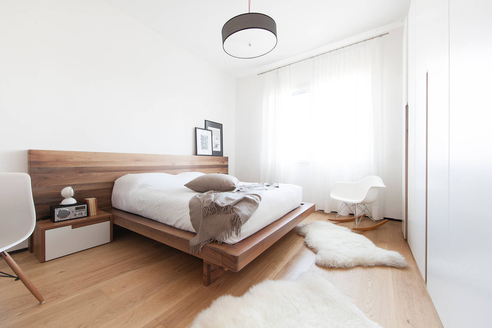 Интерьер спальни в минималистическом стиле