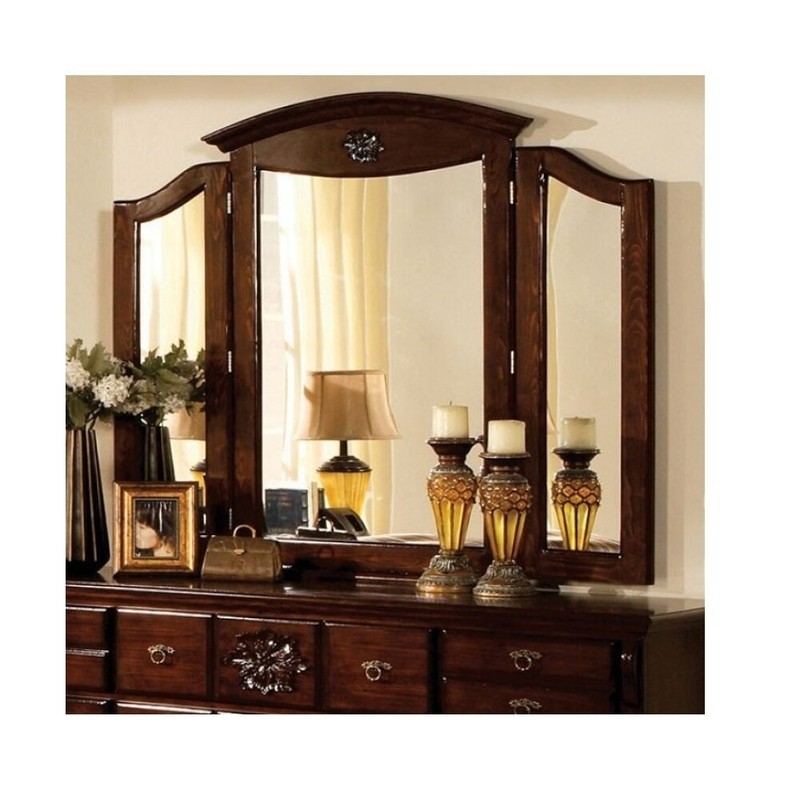 Yearby Four Poster Configurable Bedroom Set