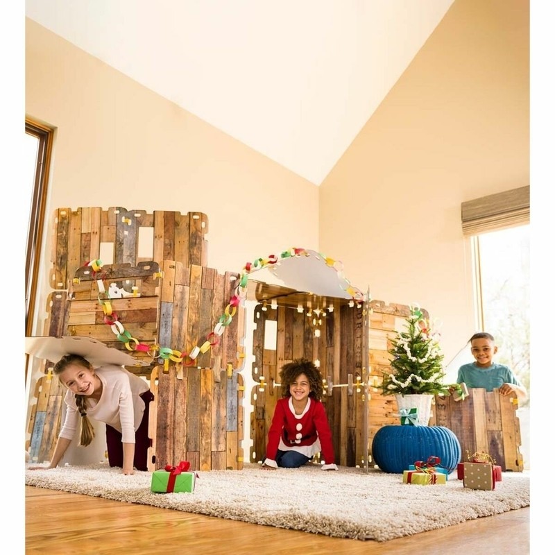 32 Piece Cabin Fantasy 1.83' x 1.83' Playhouse Set